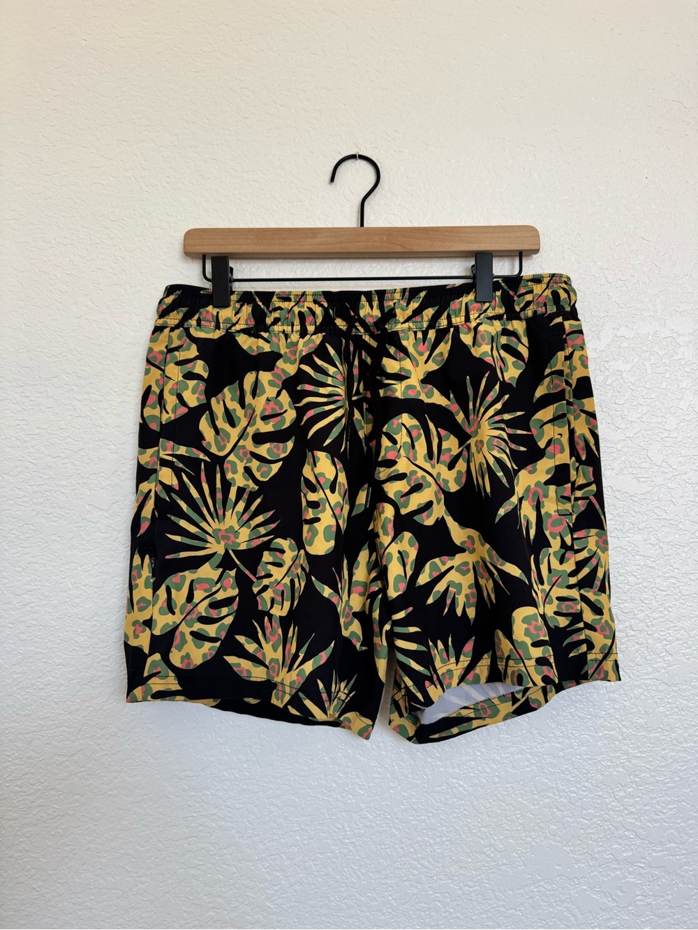 BYLT Basics Tropical Monstera Leaf Print Men's Swim Trunks - Black/Yellow/Pink